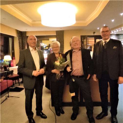 Franz und Franziska Brachtendorf mit Vorstand Rudi Zenz u. Andreas Thomas.