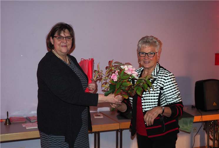 Franziska Brachtendorf (re.) bedankte sich bei Gabriele Backendorf.privat