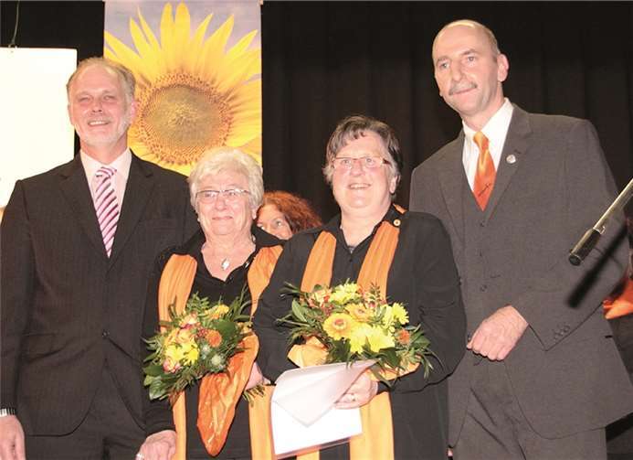 Franziska Daum und Brigitte Stein wurden für langjährige Mitgliedschaft geehrt.