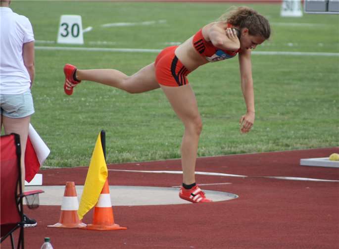 Franziska Decker beim Kugelstoßen. Foto: privat