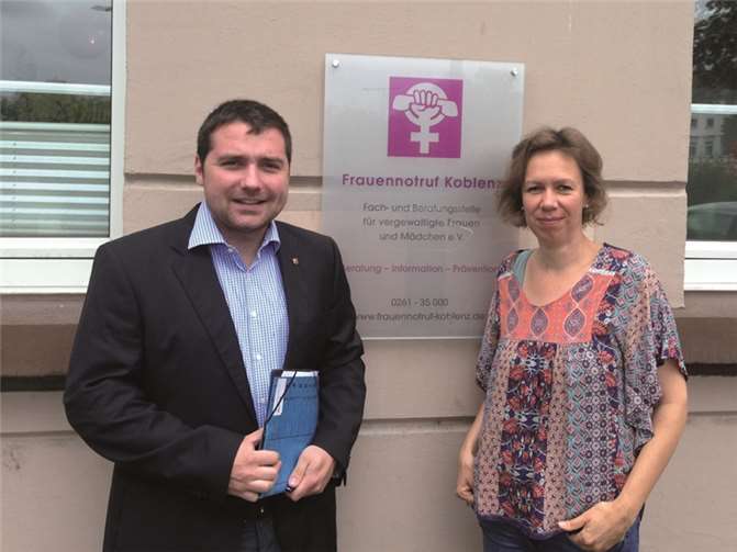 Franzizka Godlewsky (r.) informierte den Landtagsabgeordneten Benedikt Oster über die Arbeit des Frauennotrufes für den Kreis Cochem-Zell.privat