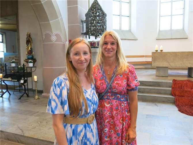 Frau Arenz-Plauschek (Klassenlehrerin der Klasse 4b) und Frau Jeannine Klimetzki (Klassenlehrerin der Klasse 4a).