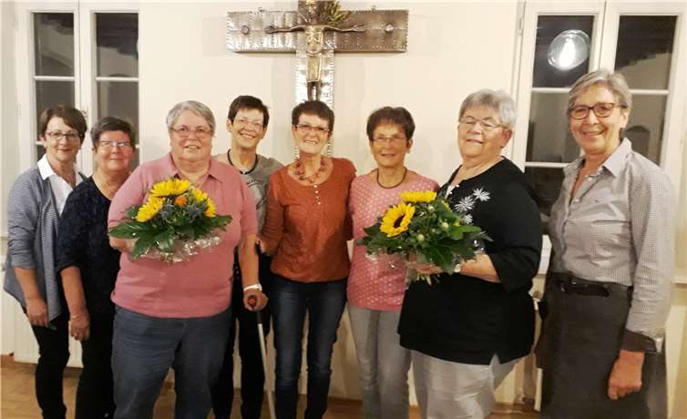Frau Bilo und Frau Pauly wurden mit Blumen und einem großen Dankeschön aus ihren Ämtern entlassen.