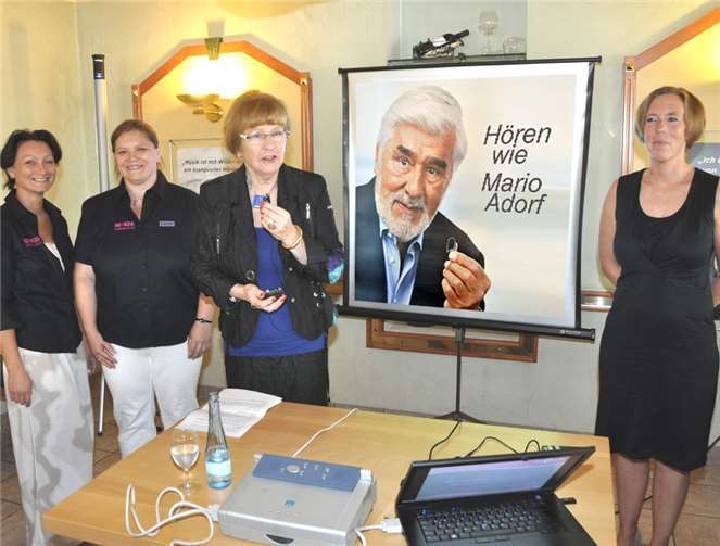 Frau Brigitte Hilgert-Becker begrüßte gemeinsam mit ihren fachlich versierten Mitarbeiterinnen nahezu 30 Damen und Herren aus dem Maifeld. Rechts die Referentin Annika Vahrenkamp. BS