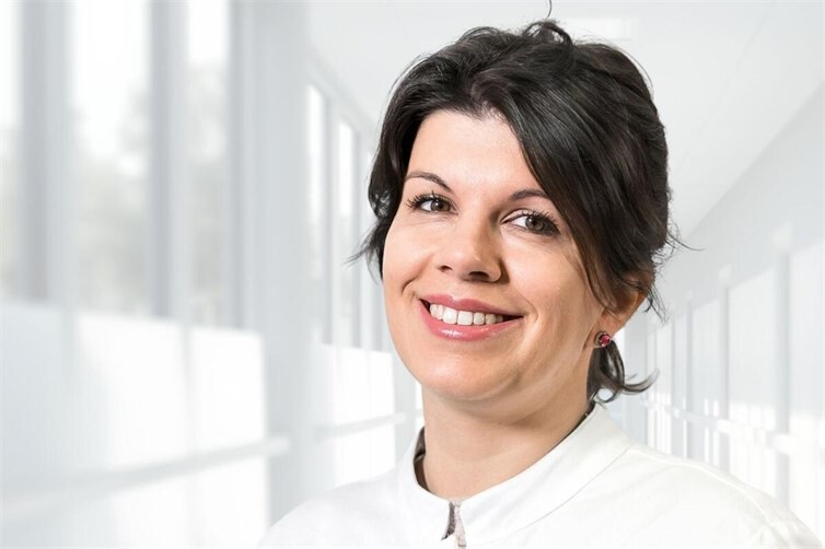 Frau Dr. Hüser nimmt sich im Anschluss an ihren Vortrag Zeit, alle Fragen aus dem Publikum ausführlich zu beantworten.