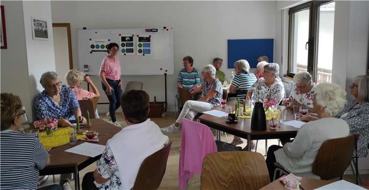 Frau Götz beim Fachvortrag „Trauerbewältigung“.Foto: DRK Wehr