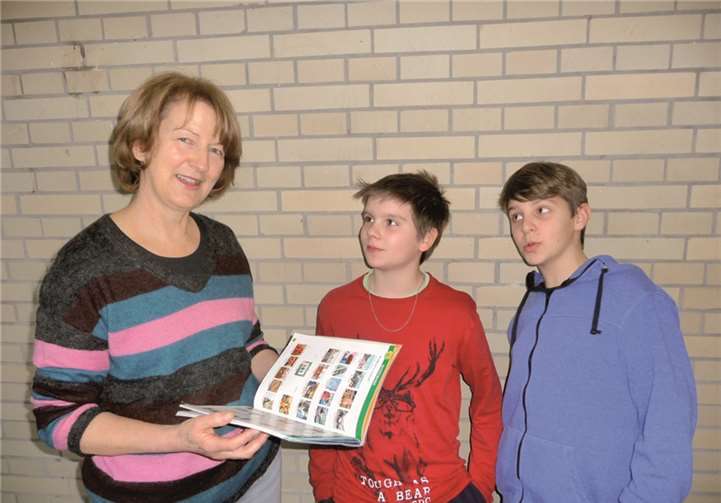 Frau Kreyer ist das Herzstück der Hausaufgabenbetreuung und ständige Ansprechpartnerin - sowohl für Eltern als auch für die Schüler.