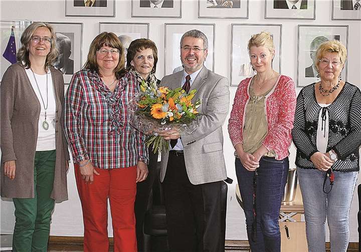 Frau Melchior und Herr Weisbrod sowie die Kolleginnen des Bibliothek-Teams.  Privat