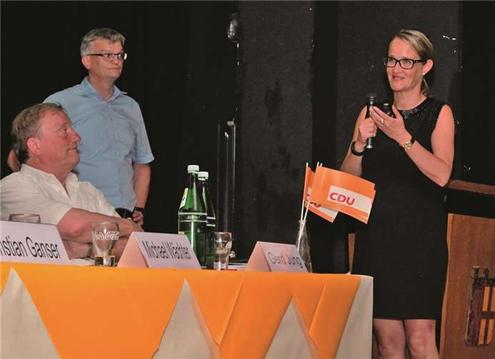 Frau Mohrenberg bedankt sich bei den Akteuren.