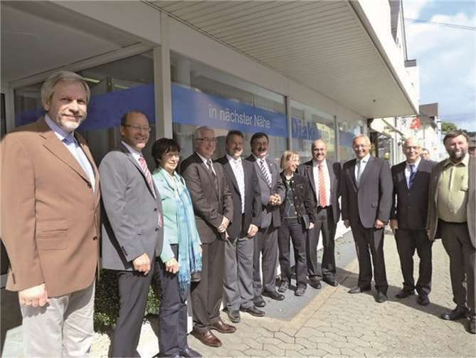 Frau Pfarrerin Renate Schäning begrüßte die Repräsentanten aus den unterschiedlichsten Einrichtungen zur Eröffnung der Außenstelle des Diakonischen Werkes in Puderbach. privat