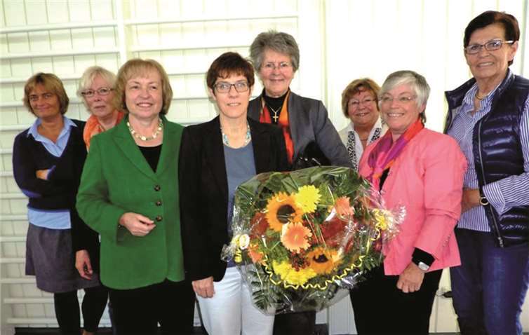 Frau Prof. Dr. M. Böhmer, Frau A. Kramp-Karrenbauer, Schwester Lea Ackermann. privat