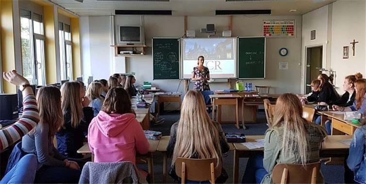 Frau Twiesselmann-Steigerwald sprach über internationale Studienmöglichkeiten. privat