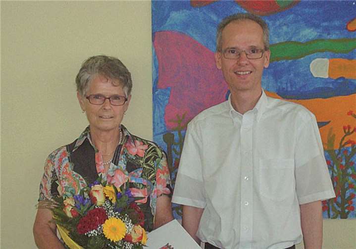 Frau Zenz mit Schulleiter Christian Etzkorn.privat