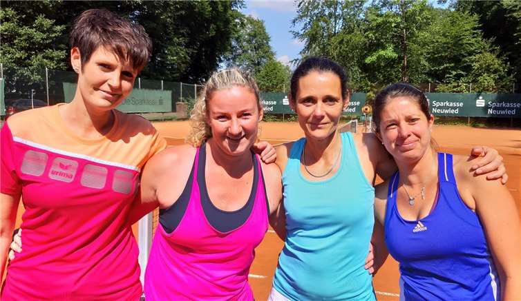 Frauen-Power im Damendoppel begeisterte die Zuschauer. V.l.n.r.: Annes Elfert und Conny Kopp waren gegen Natanja Neitzert und Nadine Hachenberg erfolgreich.