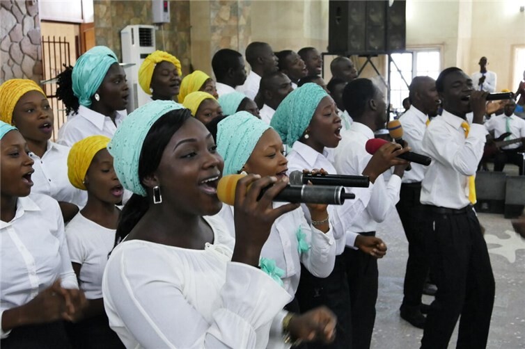 Frauen aus Nigeria tragen mit ihrer Musik, ihren Liedern, Gebeten und Berichten zum Weltgebetstag bei. Ihre Beiträge werden in den Gottesdiensten am 6. März und bei den anschließenden Begegnungen eingespielt und vorgetragen. 