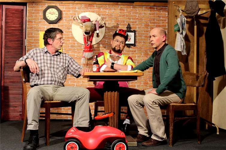 „Frauen sind die beste Medizin für’s Geschäft. Das Auge trinkt mit!“ verrät Zwinker-Eddy den Brüdern.