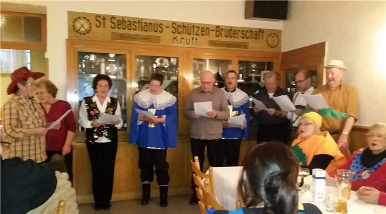 Frauen und Männer duellierten sich im Gesang und fanden beim Publikum großen Anklang.privat