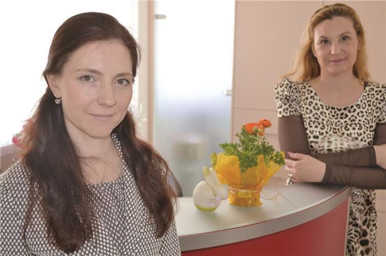 Frauenärztin Anna Sokolinsky (li.), am Empfang ist Monika Weber. WEIGERT