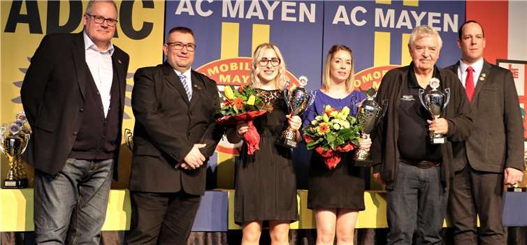 Luca Mannebach, Kevin Röttger und Sascha Lenz sind Clubmeister des AC Frauenpower in der Off-Road-Meisterschaft Wagen – Hannah Gumm (2.) & Natalie Straub (1.).