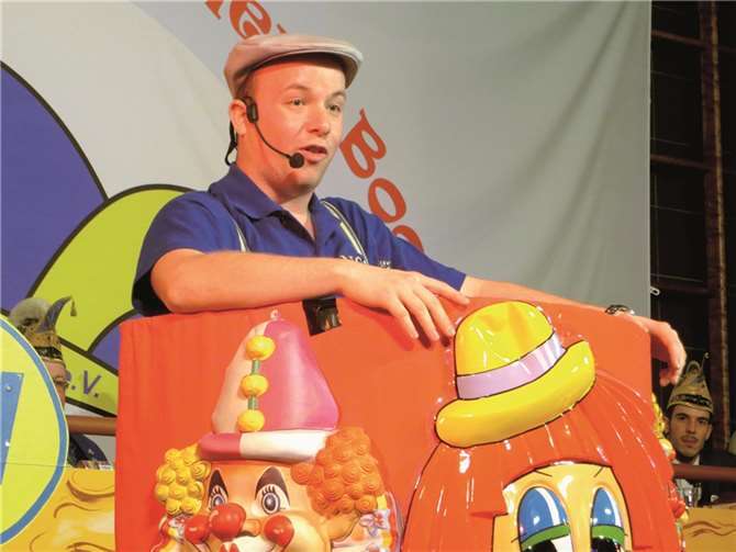 Frederik Leersch zeigte mit seinem Bütten- und Gesangsvortrag Entertainer-Qualitäten.