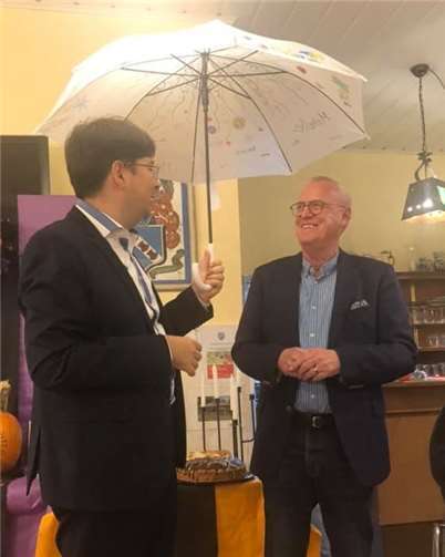 Fredi Winter ist neuer Schirmherr- dies wurde ganz wortwörtlich dargestellt. Foto: privat