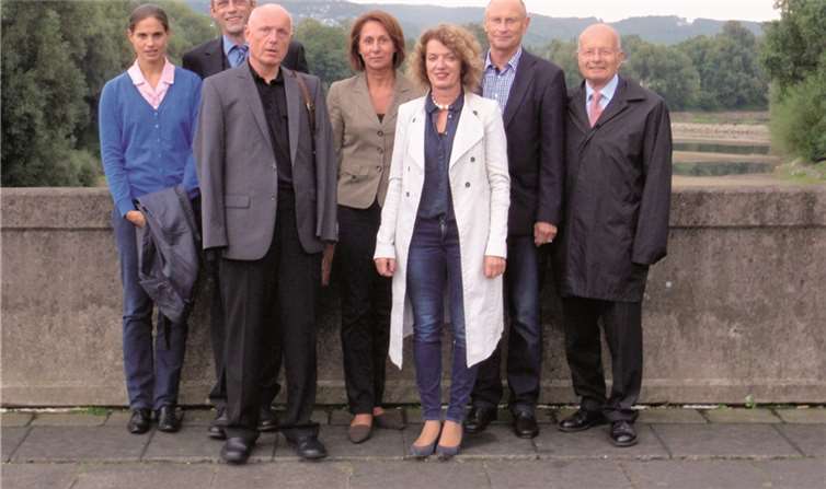 Freie Demokraten der Region gegen Windräder am Rhein (v. l.): Christina Steinheuer, stellvertretende FDP-Kreisvorsitzende im Kreis Ahrweiler, Alexander Buda, FDP-Kreisvorsitzender Neuwied, Ulrich van Bebber, FDP-Kreisvorsitzender Ahrweiler, Nicole Westig, FDP-Kreistagsabgeordnete Rhein-Sieg, Martina Ihrig, stellvertretende Fraktionsvorsitzende der FDP Bad Honnef, Bernd Schlegel, FDP-Ortsverbandsvorsitzender Königswinter, Peter Endler, Ehrenvorsitzender der FDP Bad Honnef. privat