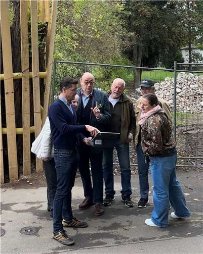 Freie Wähler informieren sich in Lützel über den geplanten Uferpark und den Ausbau der Zufahrtsstraße zum Campingplatz. Foto: privat