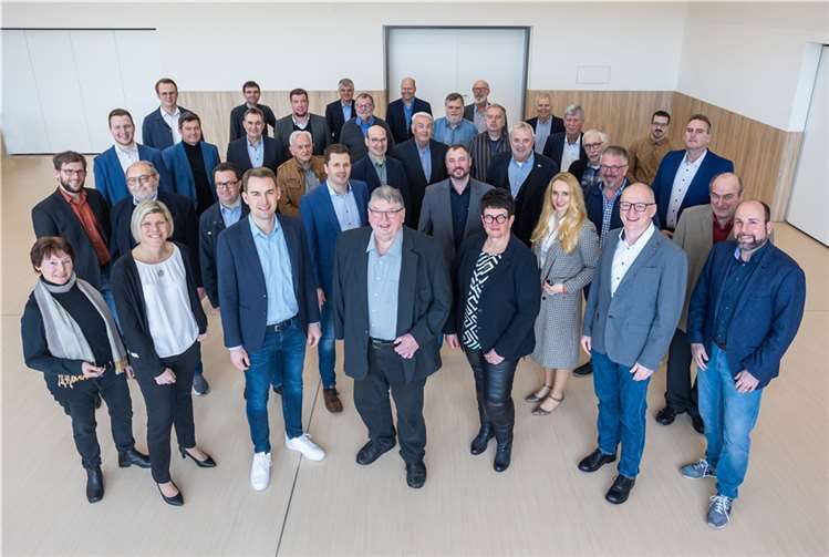 Freie Wählergruppe (FWG) der VG Selters stellt sich zur Wahl mit den beiden Listenführern Philipp Frensch (vorne, dritter von links) und daneben dem 1. Vorsitzenden Hanno Steindorf. Quelle: FWG VG Selters