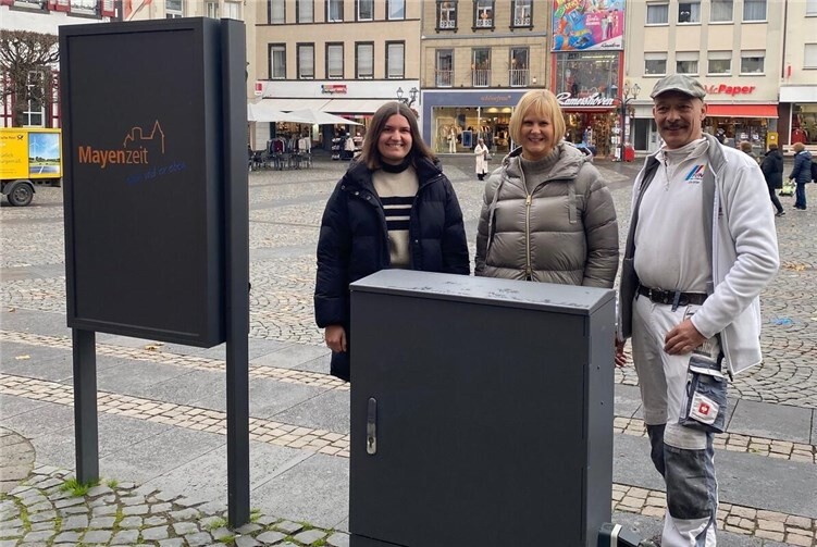 Freistehende Stromkästen im ortstypischen basaltgrau.