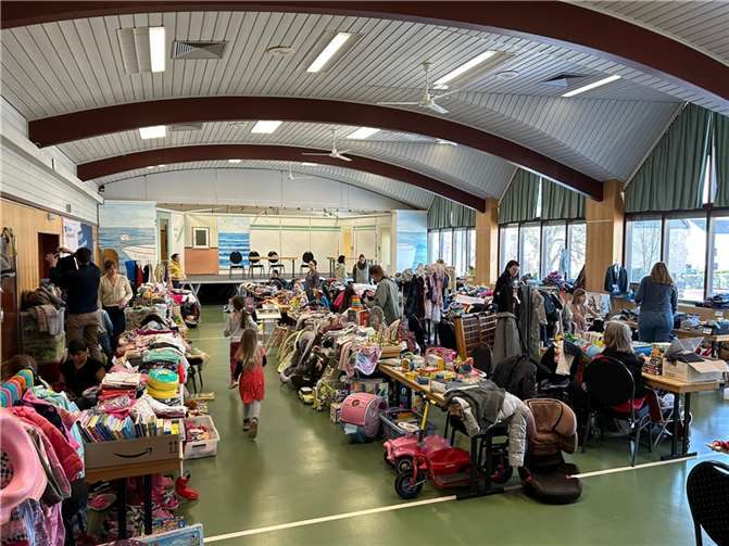 Freitags nachmittags konnten zahlreiche Beller Kindergartenkinder mit ihren Eltern zu einem „KinderKino“ in der Bernd-Merkler-Halle begrüßt werden.