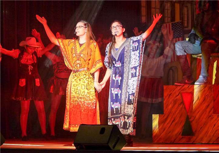 Fremdenfreundlichkeit statt Fremdenfeindlichkeit! Dieser Grundsatz soll in der Aufführung im Mittelpunkt stehen.IGS Pellenz