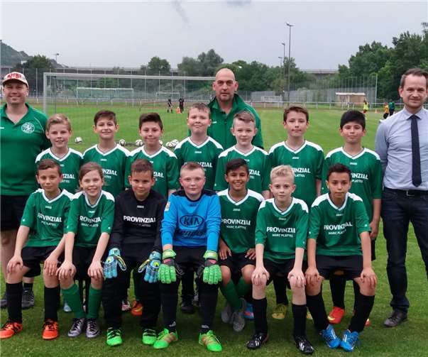 Freude auch beim Betreuerteam: Mit dem 3:0 gegen die JSG Salz I hat sich die Bendorfer D-Jugend für die nächste Runde des Rheinlandpokals qualifiziert. privat