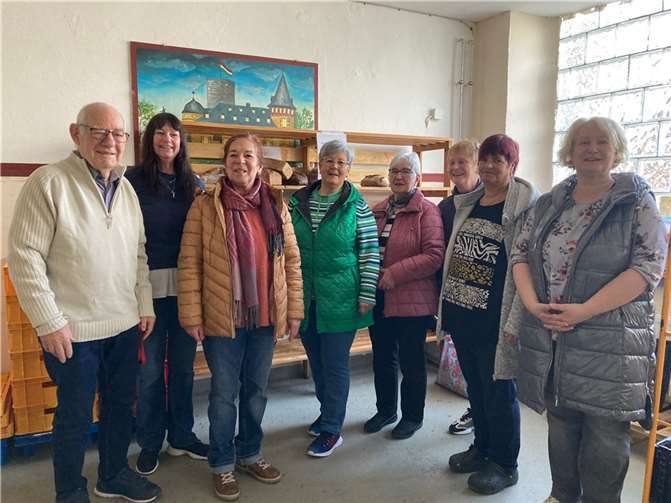 Freude bei Übergabe der Lebensmittel an die Tafel Mayen.  Foto: privat