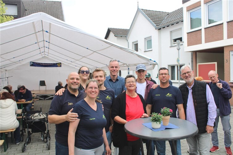 Freude bei Vorstand und Helfern der Merler Dorfgemeinschaft: das Merler Dorffest war ein voller Erfolg! Foto: DU