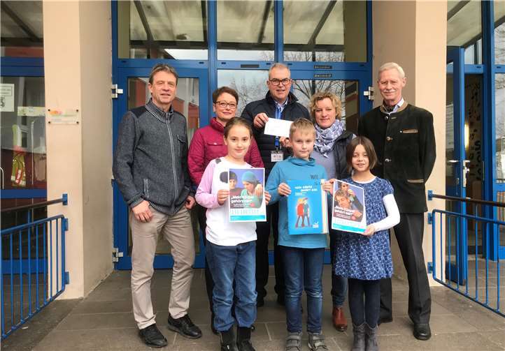 Freude der Grundschüler über die Finanzierung des Theaterbesuchs.privat