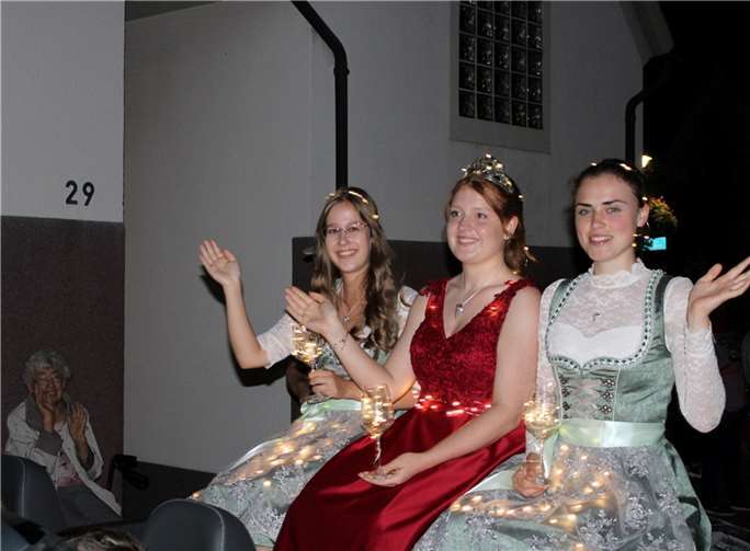 Freude pur beim Weinmajestäten-Trio aus Walporzheim.