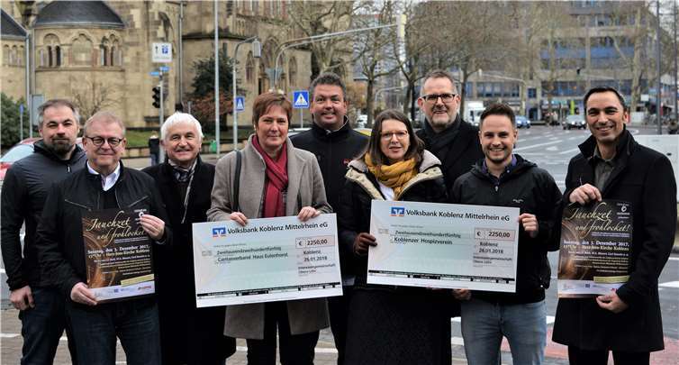 Freude über die Spende aus dem Weihnachtskonzert der Interessengemeinschaft Obere Löhr. Detlef Hevert, Daniel Jung, Eberhardt Duchstein, Martina Best-Liesenfeld, Jean Warnecke, Ina Rohlandt, Werner Birkenheier, Robert M. Duchstein, Dr. Achim Tiefdrunk (v.l.). Priv