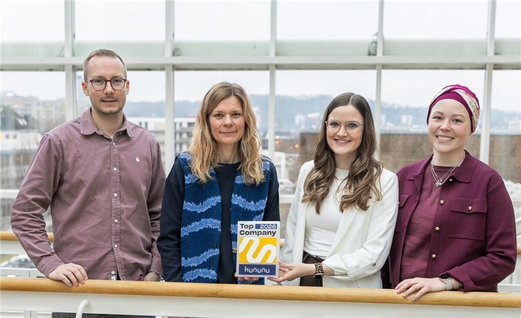 Freude über die kununu-Auszeichnung: Lukas Stähler, Simone Gügel, Anna Sauter und Anna Rönz aus dem evm-Personalbereich sind stolz auf das positive Feedback.