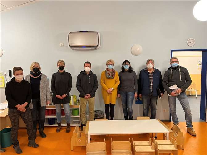 Freude über die neuen Luftreinigungsgeräte. Foto: Zweckverband & Kita Sessenbach
