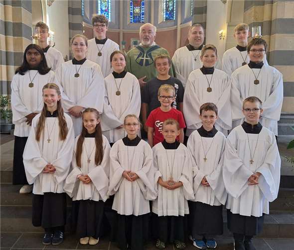 Messdienergemeinschaft in Mayen wächst Freude und Stolz bei den neuen Messdienern von Herz Jesu nach der feierlichen Zeremonie. Fotos: Reichert