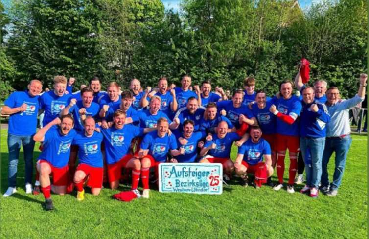 Nach grandioser Saison vorzeitig Meister „Freudentaumel des Ausnahmeteams der SG WESTUM/LÖHNDORF nach dem vorzeitigen Gewinn der Meisterschaft in der Fußballkreisliga A Rhein/Ahr“. Foto: Jörg Niebergall