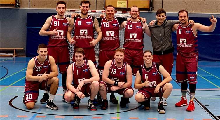 Freudestrahlend nach dem Spiel gegen die DJK Bendorf: Die Zweite des BBC Montabaur.Privat