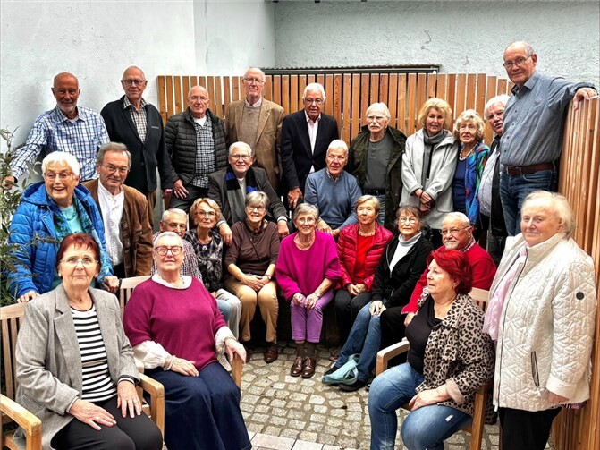 Freudiges Wiedersehen beim 8. Klassentreffen.  Foto: Eva Kirch