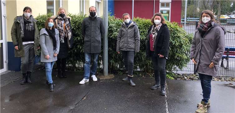 Freuen sich auf das Kennenlernen und gute Miteinander mit den Kindern und Eltern. Das Team der neuen Modulkindertagesstätte: Maren Keck (Pädagogische Fachaufsicht der Verbandsgemeinde Bad Breisig), Jessika Finkelberg, Cindy Hilt, Pascal Schleich (Neuer Leiter der Modulkita Bad Breisig), Mareice Werner, Julia Bodenbach, Mona Sondermann (von links nach rechts).Foto: VG Bad Breisig