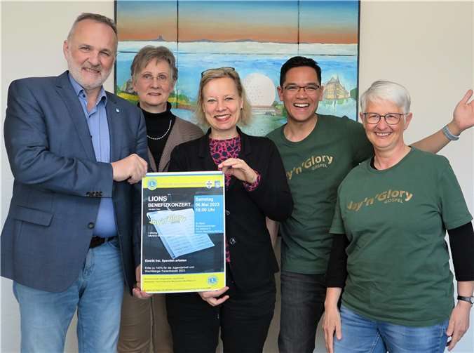 Freuen sich auf das Lions-Benefizkonzert: (v.l.n.r.) Bürgermeister J. Schmidt, Dr. A. Wurm u. K. Bleutge (Lions Club Meckenh.-Wachtb.) m. I. Beer u. M. Schneider-Henseler v. Gospel-Chor „Joy’n’Glory“.  Foto: Gemeinde Wachtberg/mm