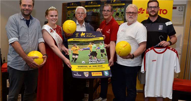 Freuen sich auf das Turnier: v.li. Dirk Martin, Marie I., Walter Desch, zwei Vertreter der Caritas und Dominik Süßmeyer.TFR