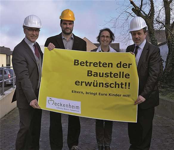 Freuen sich auf den Beginn der Baumaßnahmen in der Meckenheimer Altstadt: (V.l.) Bürgermeister Bert Spilles, Ole Kallenbach, Waltraud Leersch und Heinz-Peter Witt.  Stadt Meckenheim