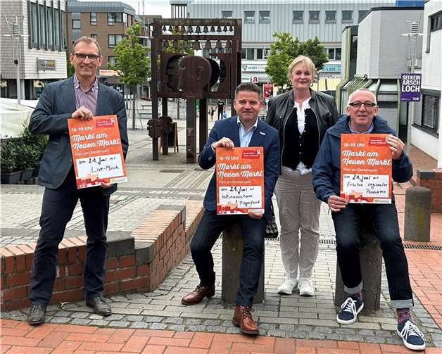 Freuen sich auf den neuen Treffpunkt beim „Markt am Neuen Markt“, von links: Wirtschaftsförderer Dirk Schwindenhammer, Bürgermeister Holger Jung sowie Gabriele Sperling und Willi M. Wittges-Stoelben vom Meckenheimer Verbund e. V. Foto: „Unternehmen für Meckenheim“