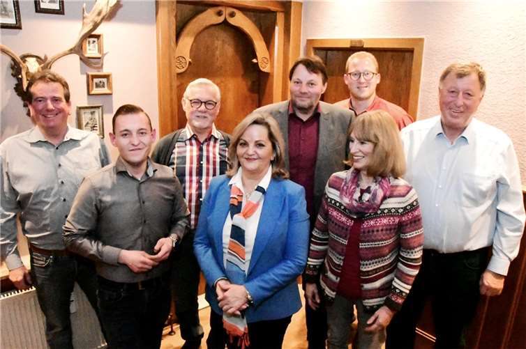 Freuen sich auf die gemeinsame Arbeit im SPD-Ortsverband Maischeid-Dierdorf (von links): Johannes Hörter, Janick Helmut Schmitz (Regionalgeschäftsstelle), Norbert Lohse, Eva Frömgen (Regionalgeschäftsstelle), Guido Kern, Cecile Kroppach, Philipp Rasbach, Horst Rasbach.  Foto: Holger Kern