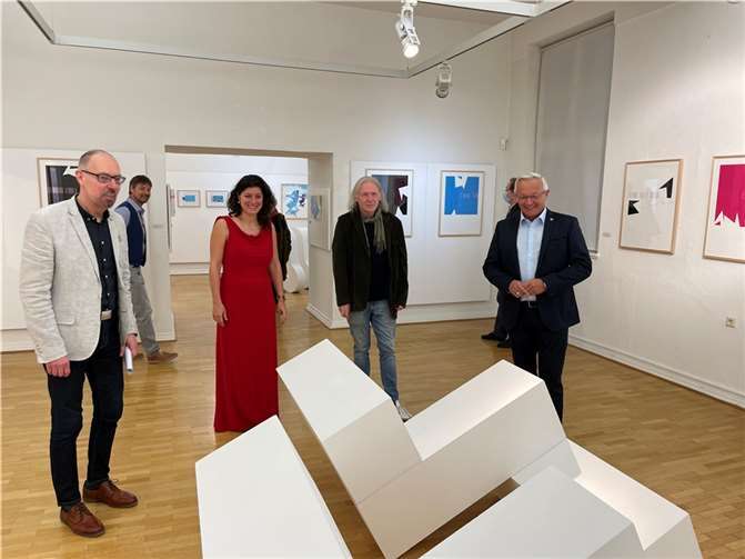 Freuen sich auf die neue Ausstellung: (von links) Museumsdirektor Bernd Willscheid, Pianistin Milica Vickovic-Reffgen, Künstler Rainer Roßbach und Landrat Achim Hallerbach. Foto: Kreisverwaltung